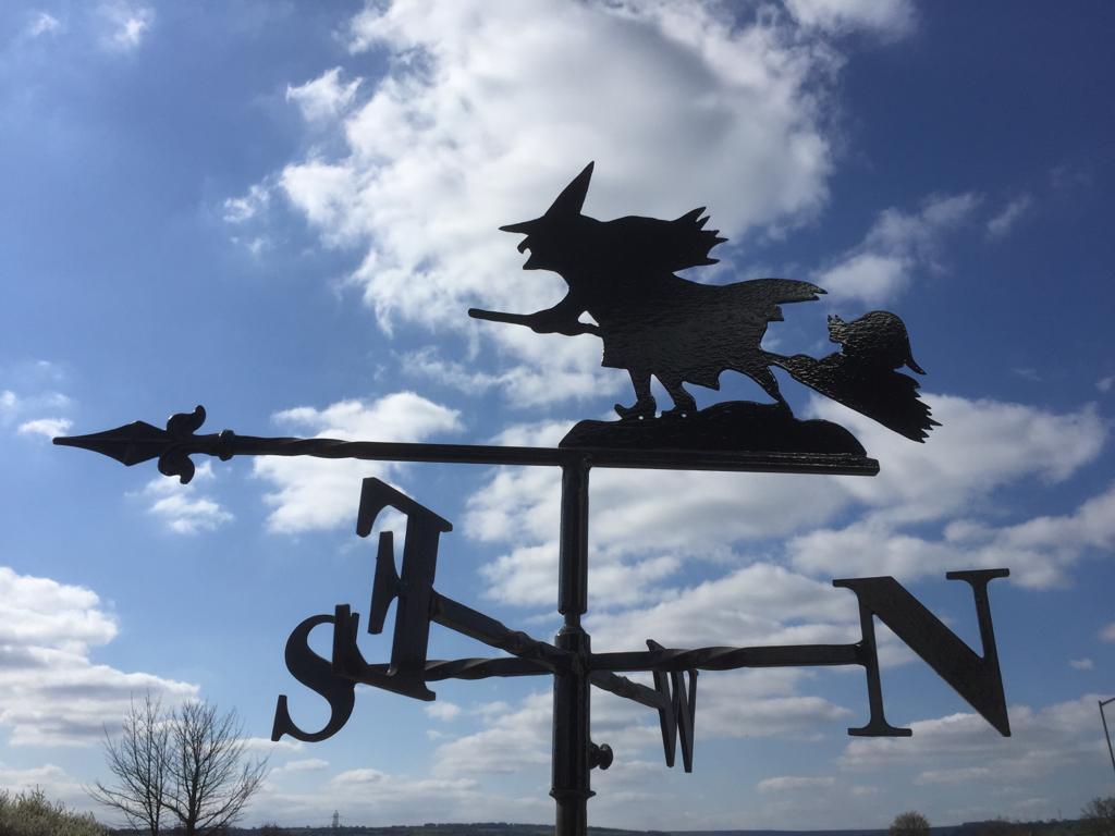 NEWLANX Witch Metal Weathervane Cast Iron Witch Weathervane with Roof Mount Weather Vane Professional Measuring Tool Easy Use Corrosion Resistant and Durable,for Outdoor Farm Yard Garden 